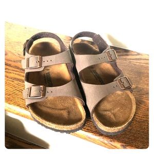Kids soft suede Birkenstock’s